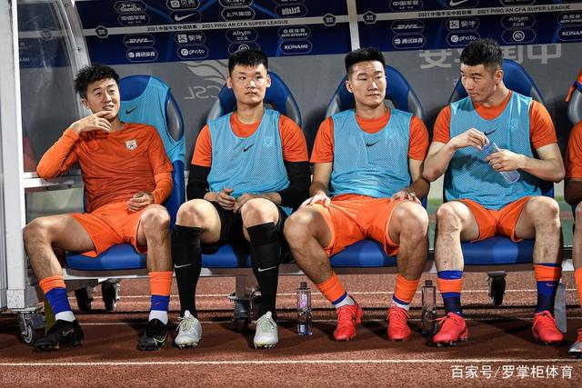 马兹拉维6次抢断9次对抗+2次解围 本赛季保持全勤